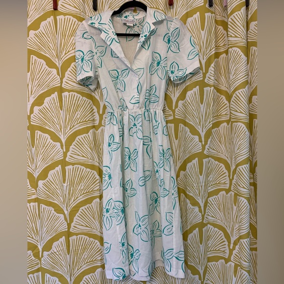 The Traveler by Connie Dresses & Skirts - Vtg 70s White and Teal Button Up Dress